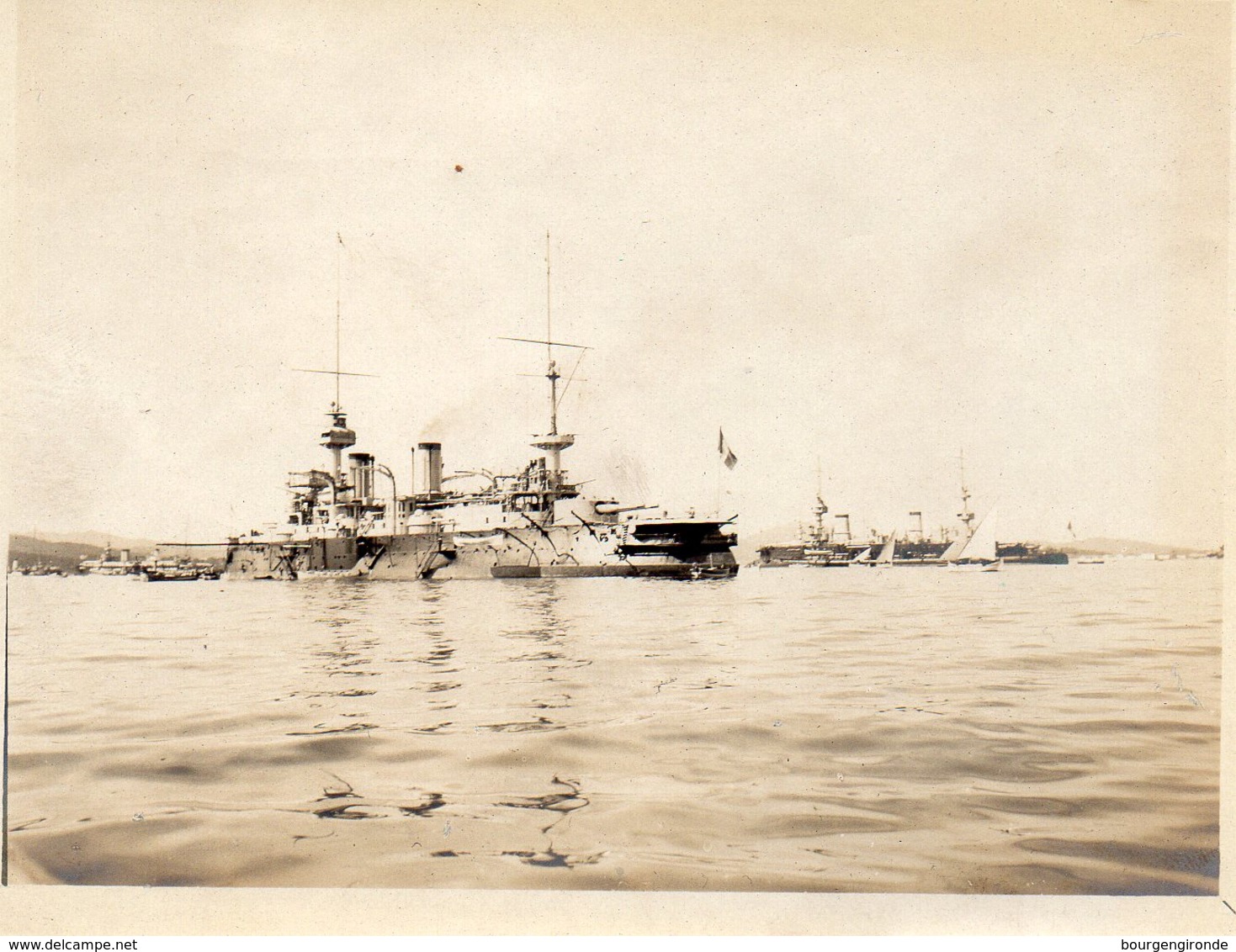 PHOTO BATEAU DE GUERRE SORTIE D UN VIEIL ALBUM - Bateaux