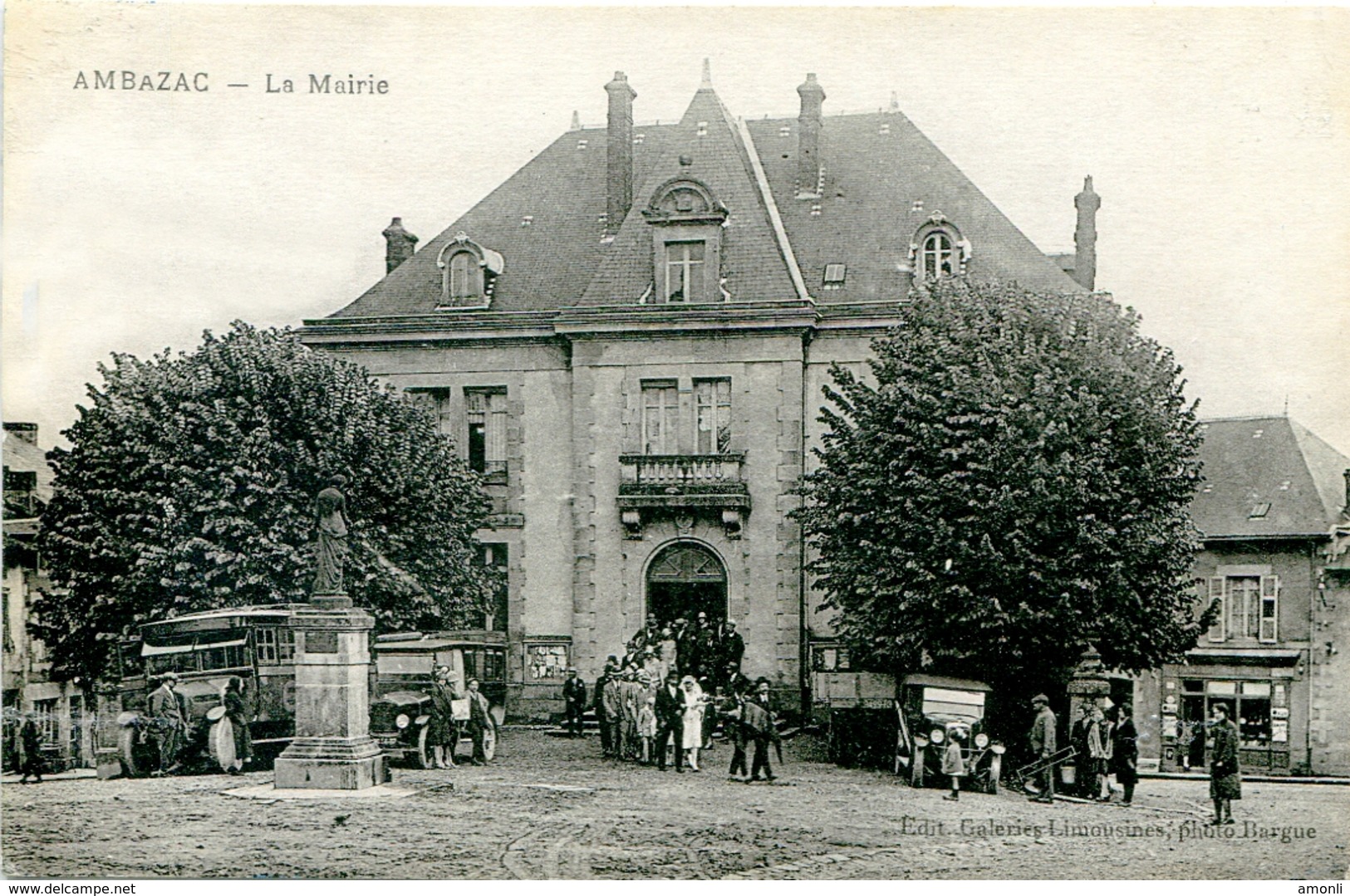 87. HAUTE-VIENNE - AMBAZAC. La Mairie Un Jour De Mariage (auto, Autobus). BPlan. - Ambazac