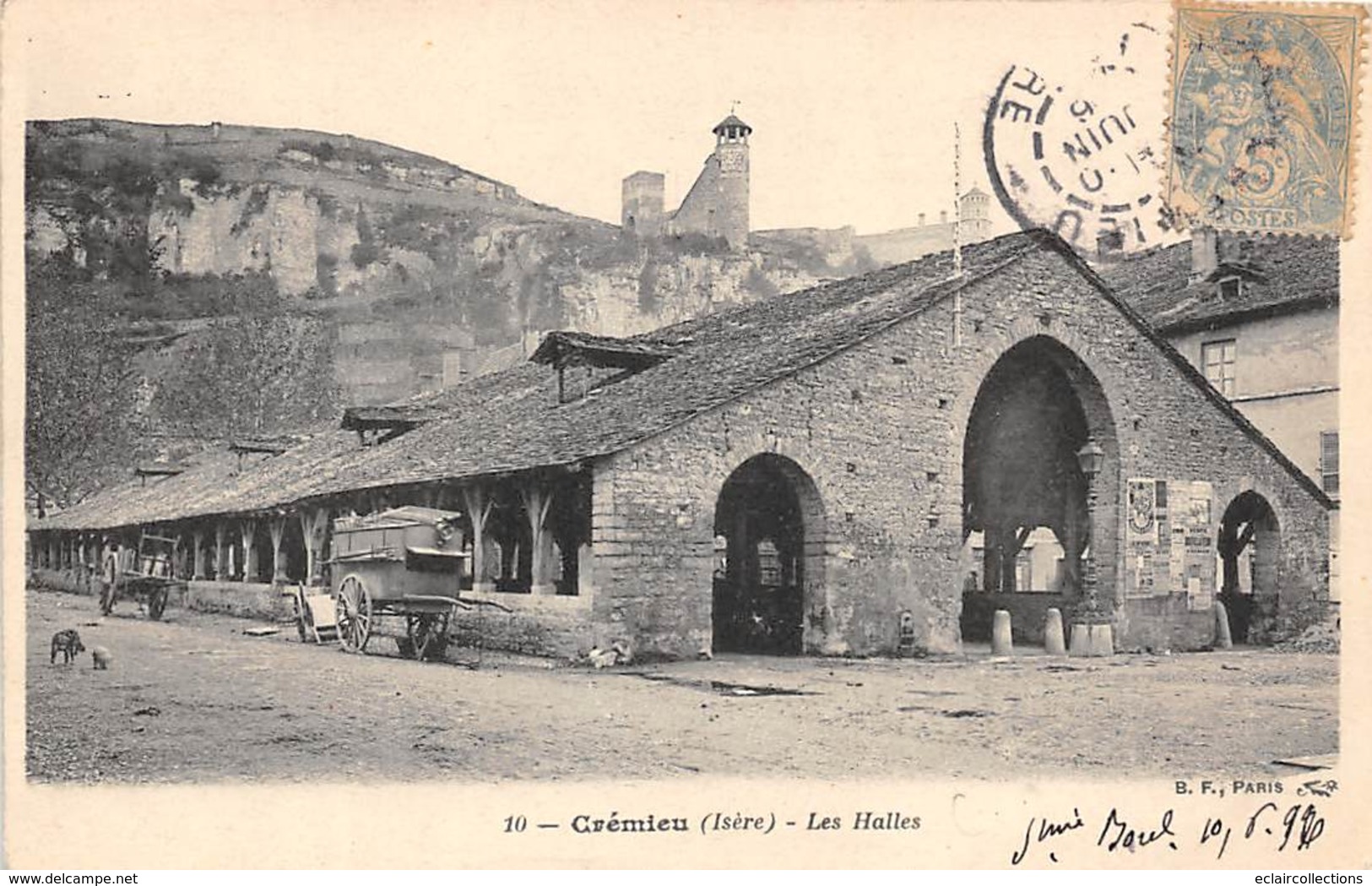 Crémieu               38        Les Halles       (voir Scan) - Crémieu