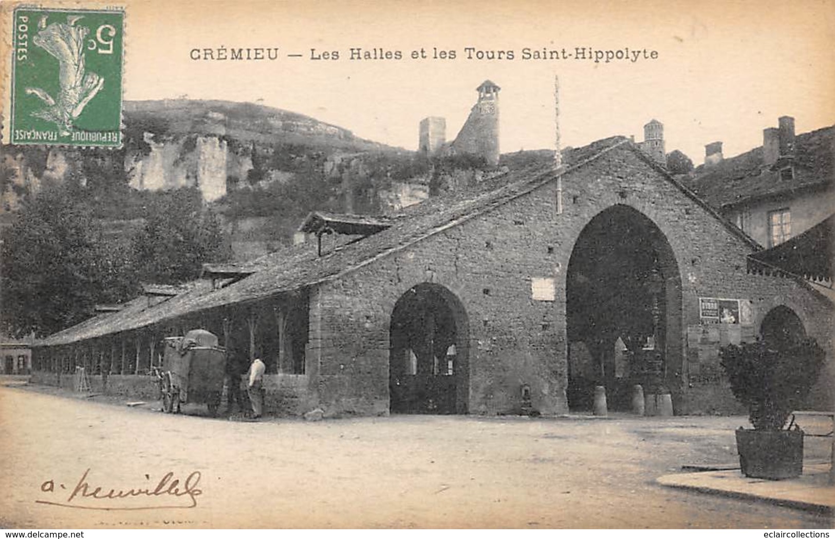 Crémieu         38         Les Halles Et Les Tours Saint Hippolyte             (voir Scan) - Crémieu