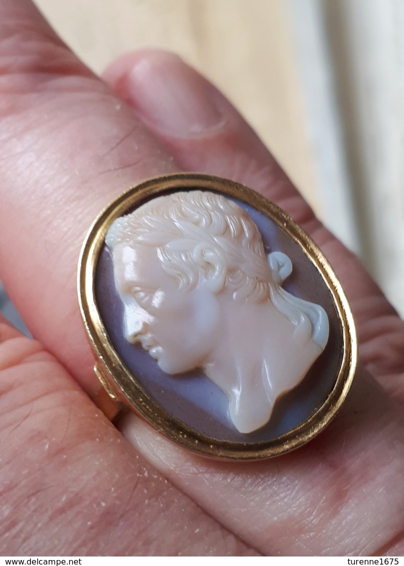 Bague Or Et Camée Calcédoine Empereur Romain Vers 1820 - Anillos