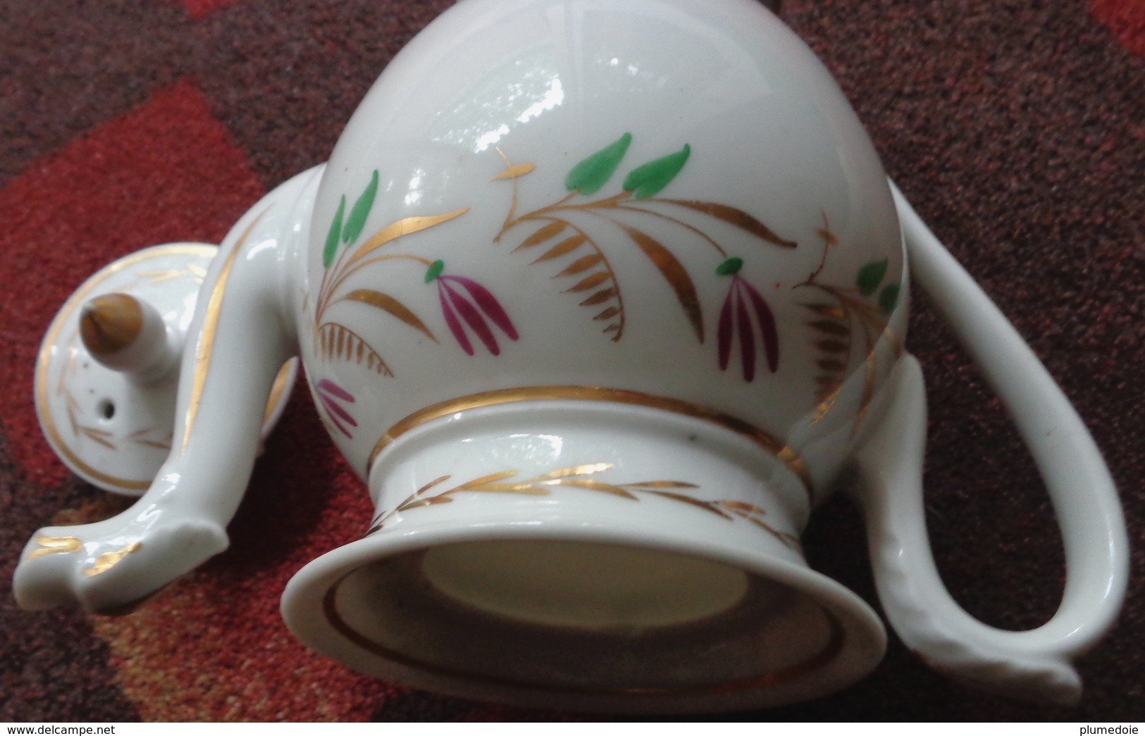 PORCELAINE DE PARIS théière  BEC ZOOMORPHE EPOQUE XIX° DORURES  DECOR PEINT . old porcelain  tea jug, zoomorphic spout,