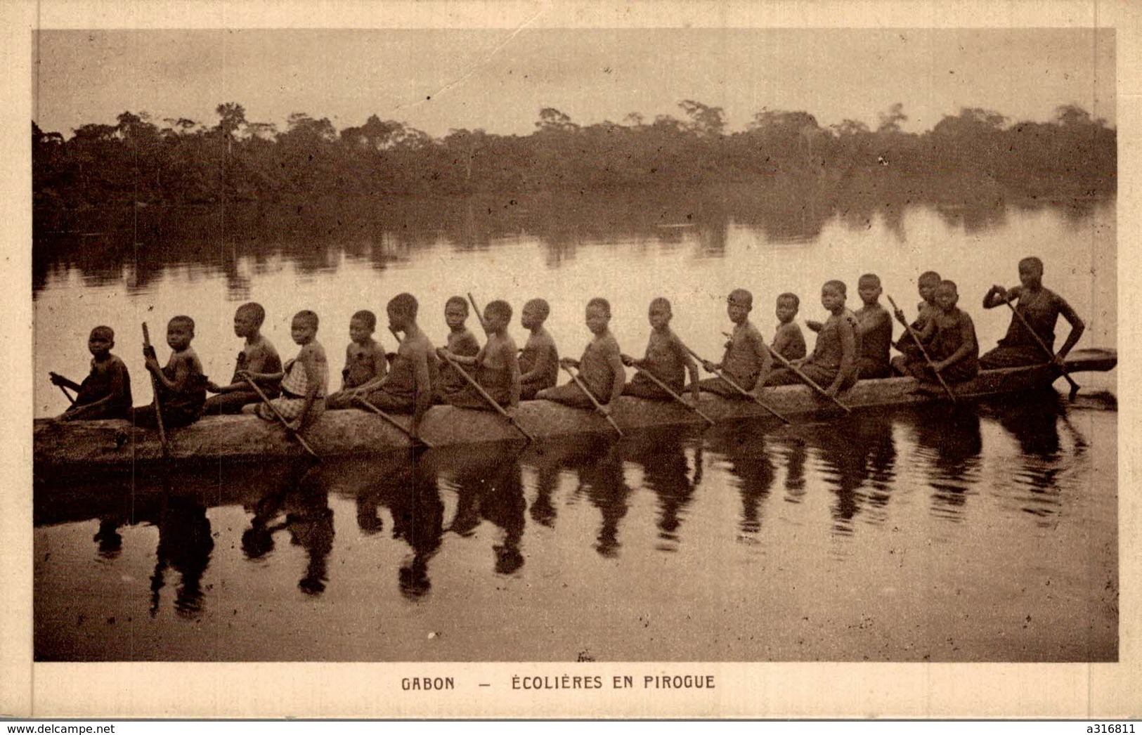 GABON  ECOLIERES EN PIROGUE - Gabon