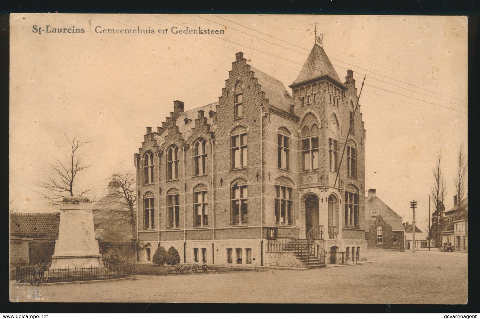 SINT LAUREINS  GEMEENTEHUIS EN GEDENKSTEEN - Sint-Laureins