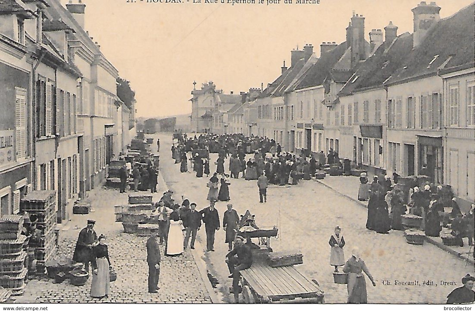 HOUDAN ( 78 ) - La Rue D'Epernon , Le Jour Du Marché - Mercati