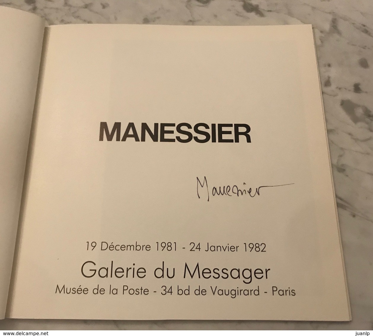 Catalogue Exposition Manessier (Le Musée De La Poste, 1981), Dédicacé Par L'artiste - Philatelic Exhibitions