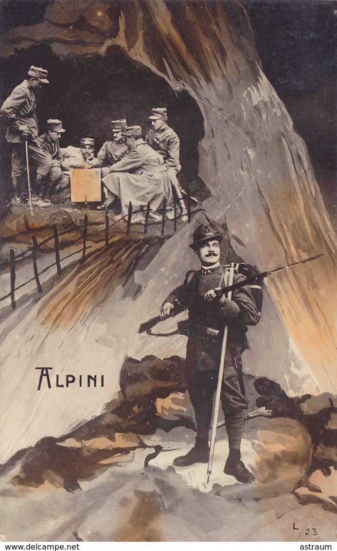 Cpa ( Colorisée )- Militaria-chasseur Alpin / Bersaglier Alpini -uniforme-edi L N°23 - Regimenten