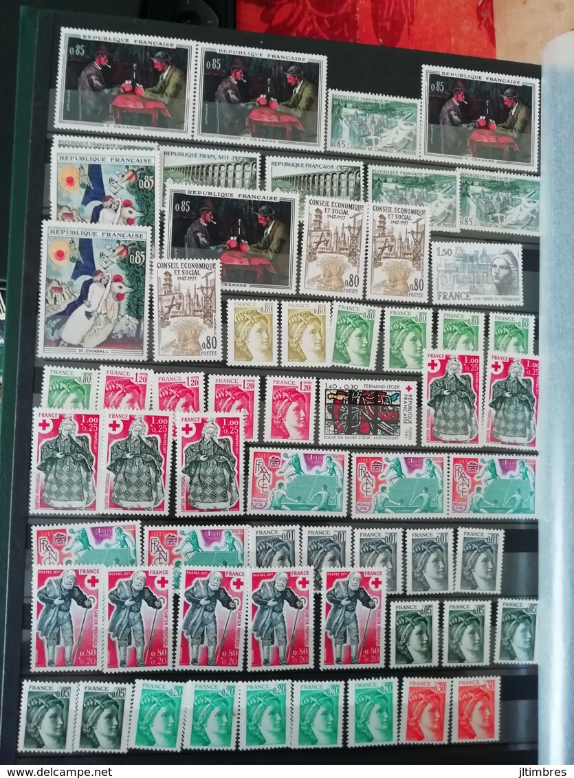 ALBUM de 1600 timbres neuf* neuf** de FRANCE