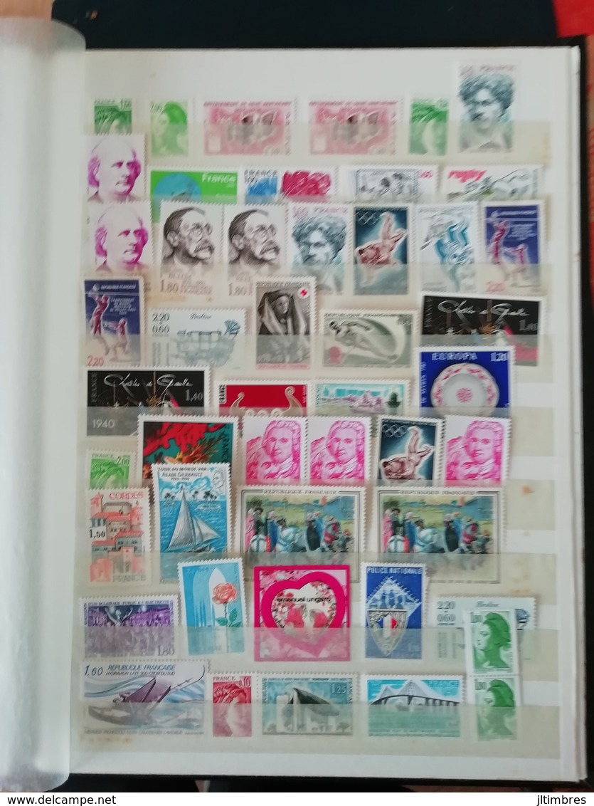 ALBUM de 800 timbres neuf* neuf** de FRANCE