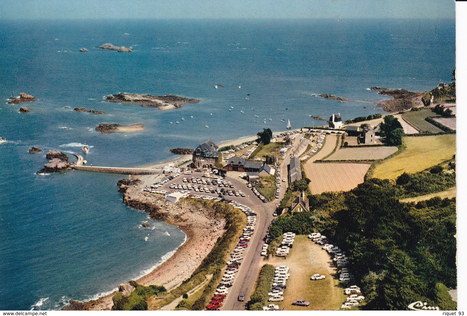 LA POINTE DE L'ARCOUEST - Vue Aérienne. L'Embarcadère Pour Les Iles De Bréhat - Ploubazlanec