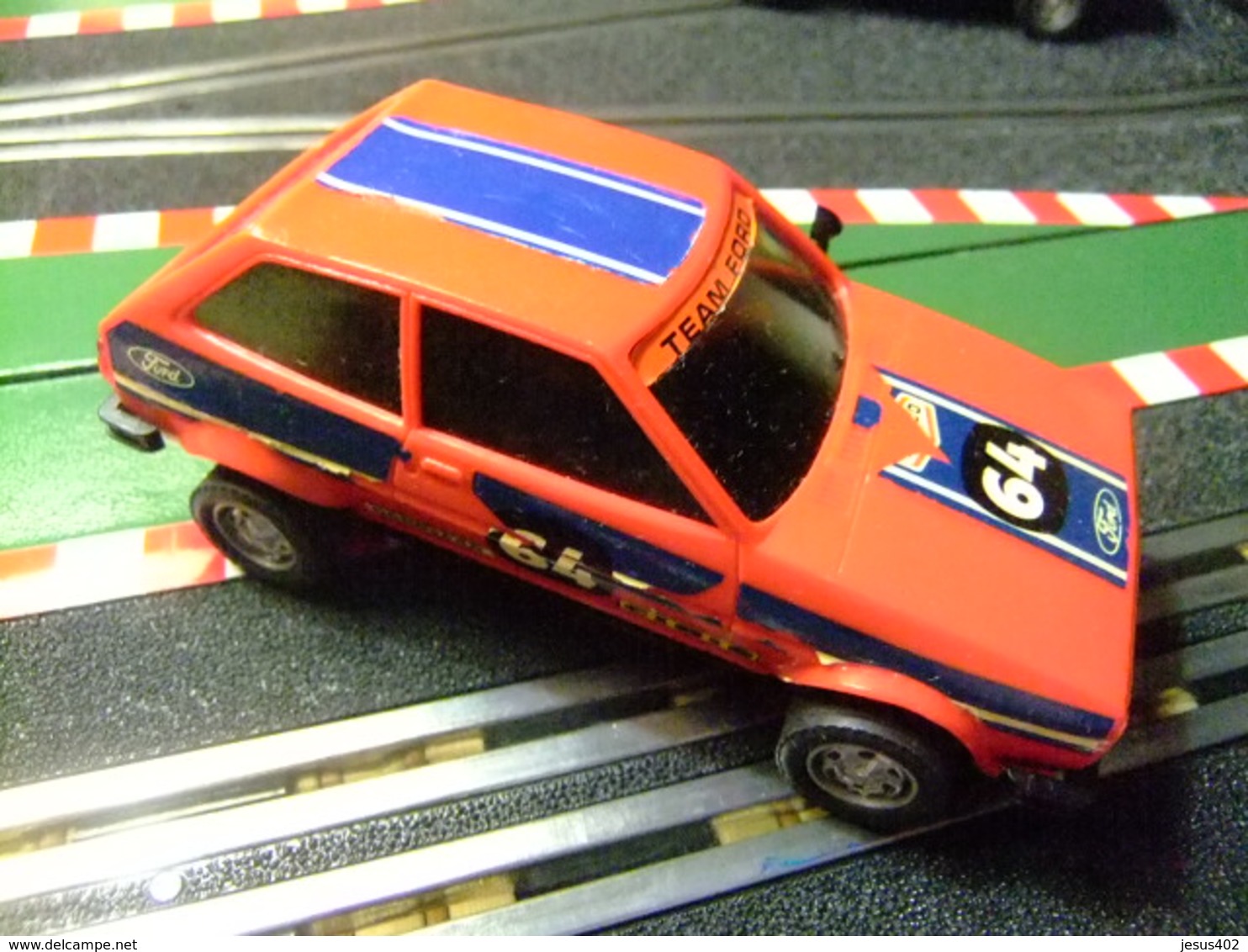 SCALEXTRIC FORD FIESTA ROJO Con El Dorsal 64 ref.4057/4061 Made In Spain - Echelle 1:32