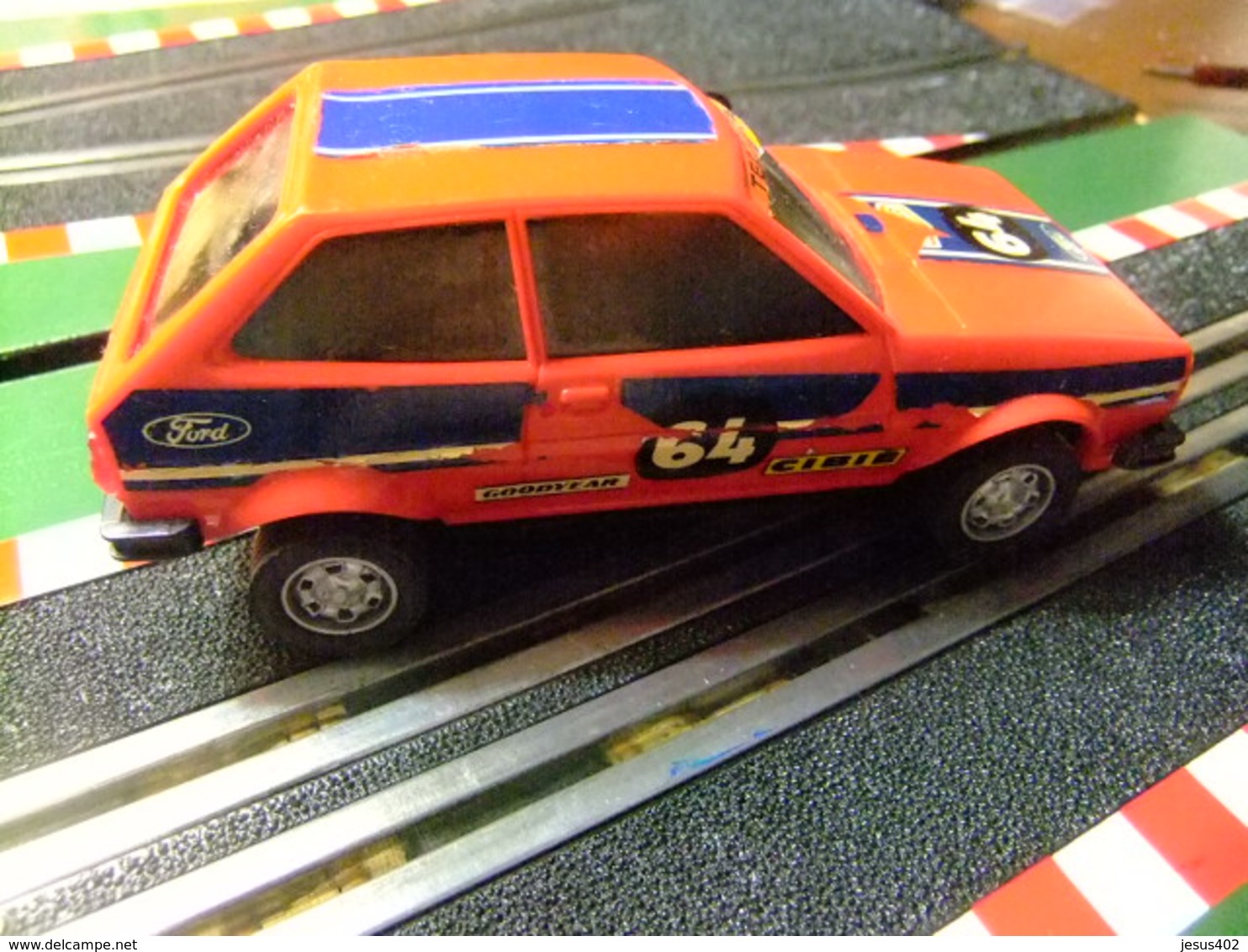 SCALEXTRIC FORD FIESTA ROJO Con El Dorsal 64 ref.4057/4061 Made In Spain - Massstab 1:32