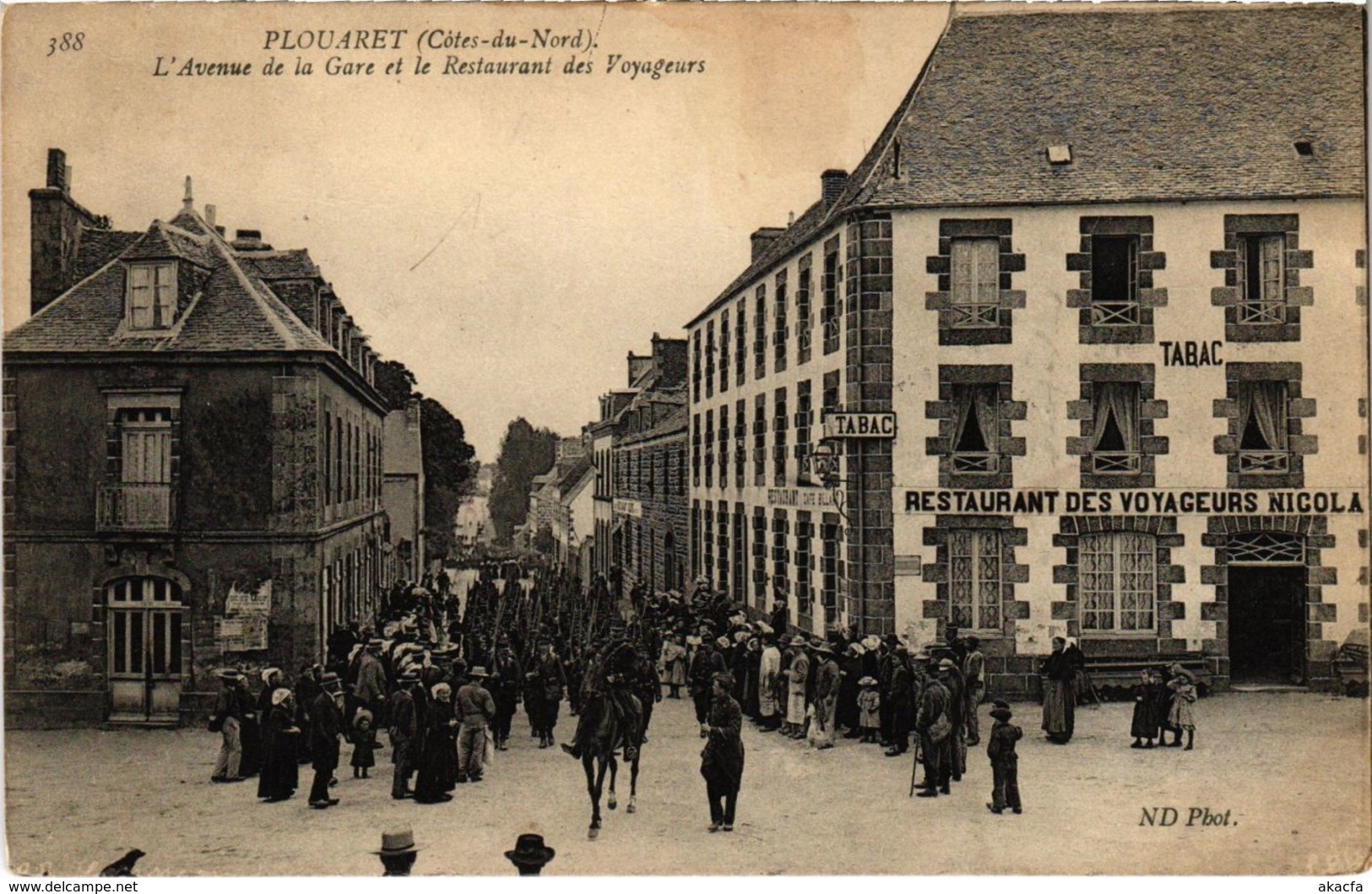 CPA PLOUARET - L'Avenue De La Gare Et Le Restaurant (994913) - Plouaret