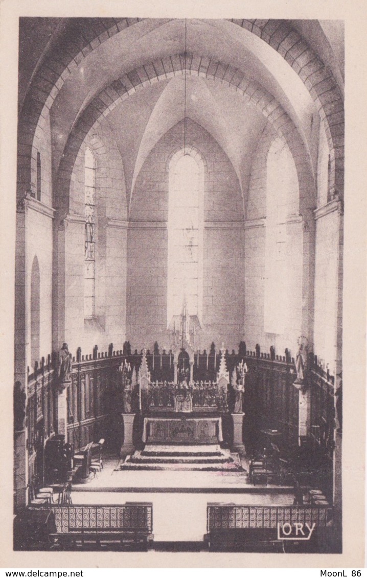 86 - VOUILLE LA BATAILLE - INTERIEUR DE L'EGLISE - CLOVIS DEFIT LES WISIGOTHS EN 507 - Vouille