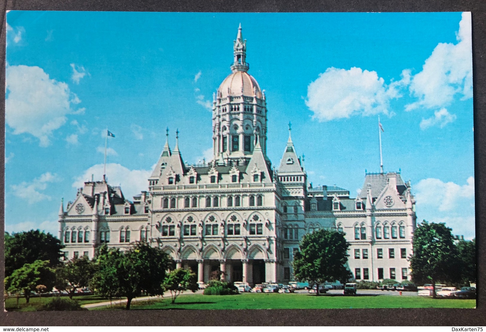 Hartford The State Capitol/ Old Cars - Hartford