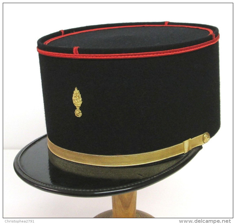 REGIMENT DU GENIE KEPI DE SOUS OFFICIER ETAT EXCELLENT - Helme & Hauben