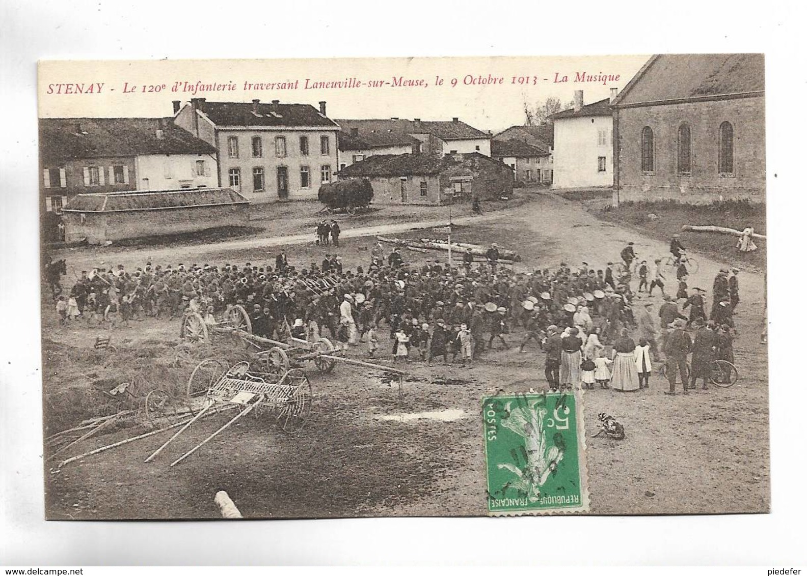 55 - STENAY - Le 120° Régiment Traversant Laneuville-sur-Meuse, Le 9 Octobre 1913 - La Musique - Stenay