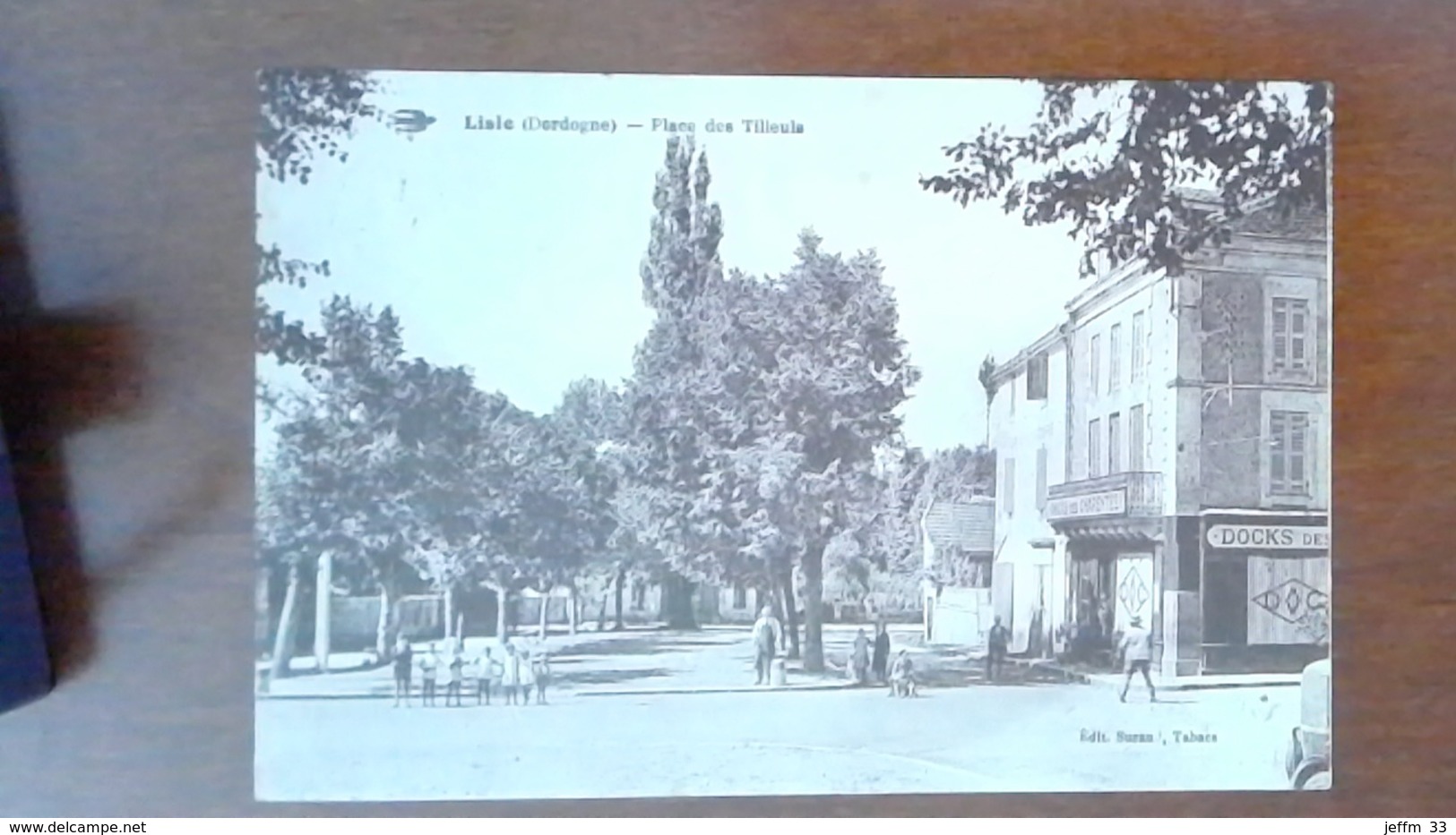 CARTE POSTALE ANCIENNE - DORDOGNE 4 - L'ISLE - PLACE DES TILLEULS - ANIMEE - Altri & Non Classificati