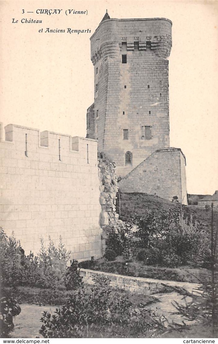 LES TROIS MOUTIERS - Chateau Et Ancien Rempart - Chateau De Curçay - Les Trois Moutiers