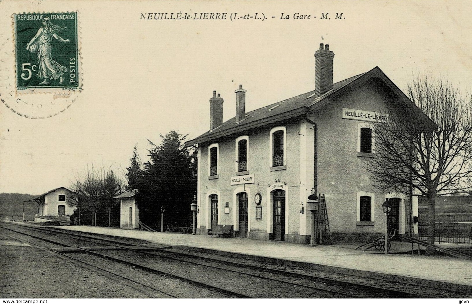 37 . Neuillé Le Lierre - La Gare - Neuillé-Pont-Pierre