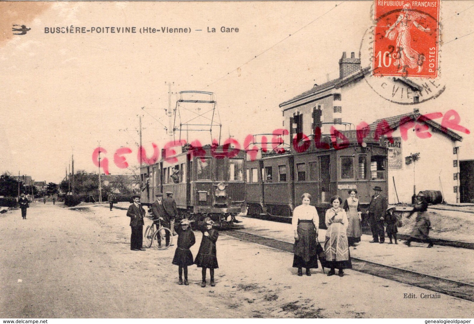 87 - BUSSIERE POITEVINE - LA GARE DES TRAMWAYS- TRAMWAY AVEC PUBLICITE NORWEGE  1915- EDITEUR CERTAIN - Bussiere Poitevine