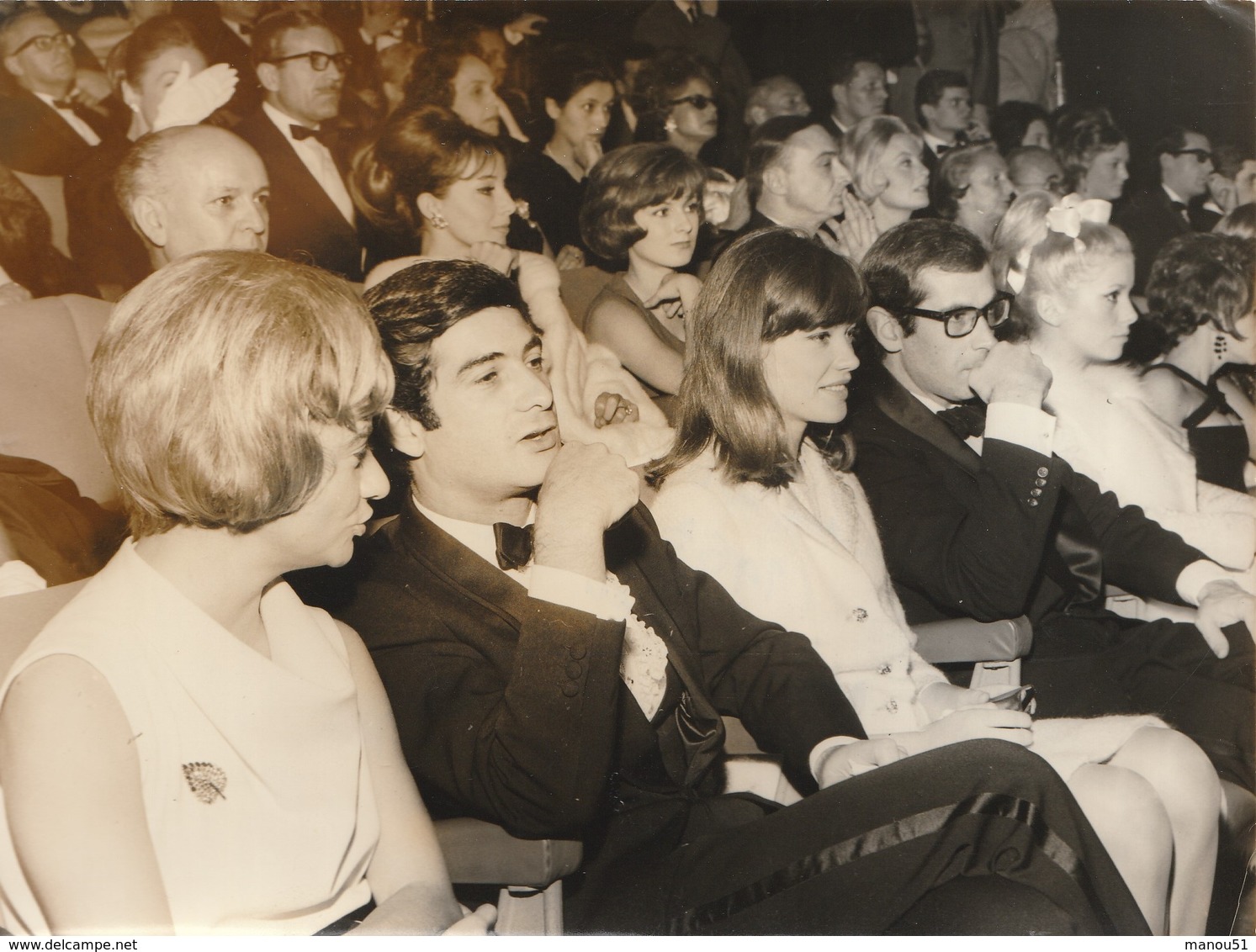 CINEMA - PHOTO  (18x12) Jean Claude BRIALY - Françoise HARDY - Catherine DENEUVE - Françoise SAGAN  " Château En Suède " - Célébrités