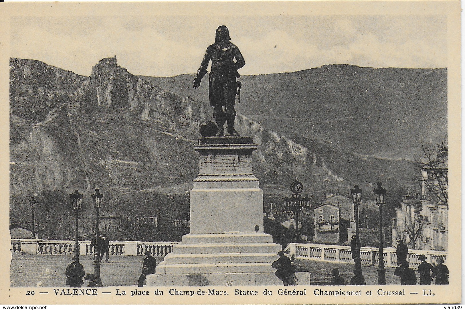 Valence - La Place Du Champ De Mars, Statue Du Général Championnet Et Crussel - Valence