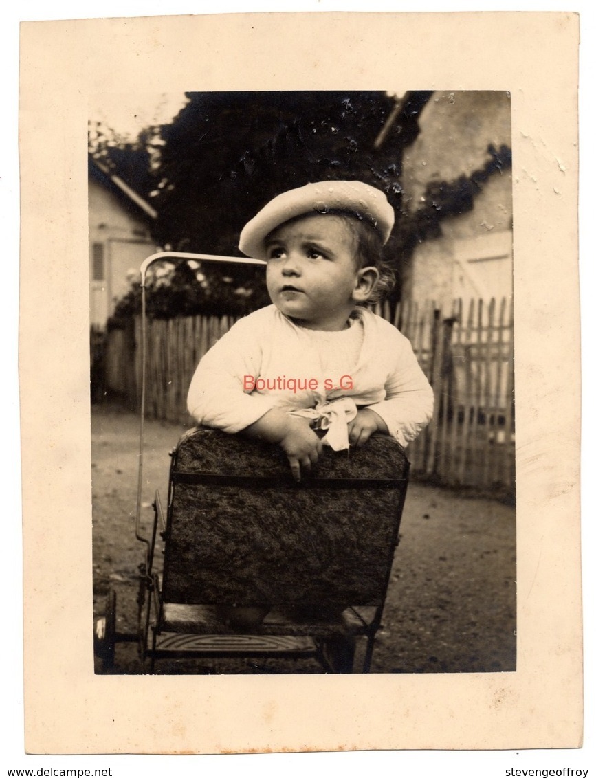 Photo Enfant Bebe Beret Exterieur Jardin Cours - Anonymous Persons