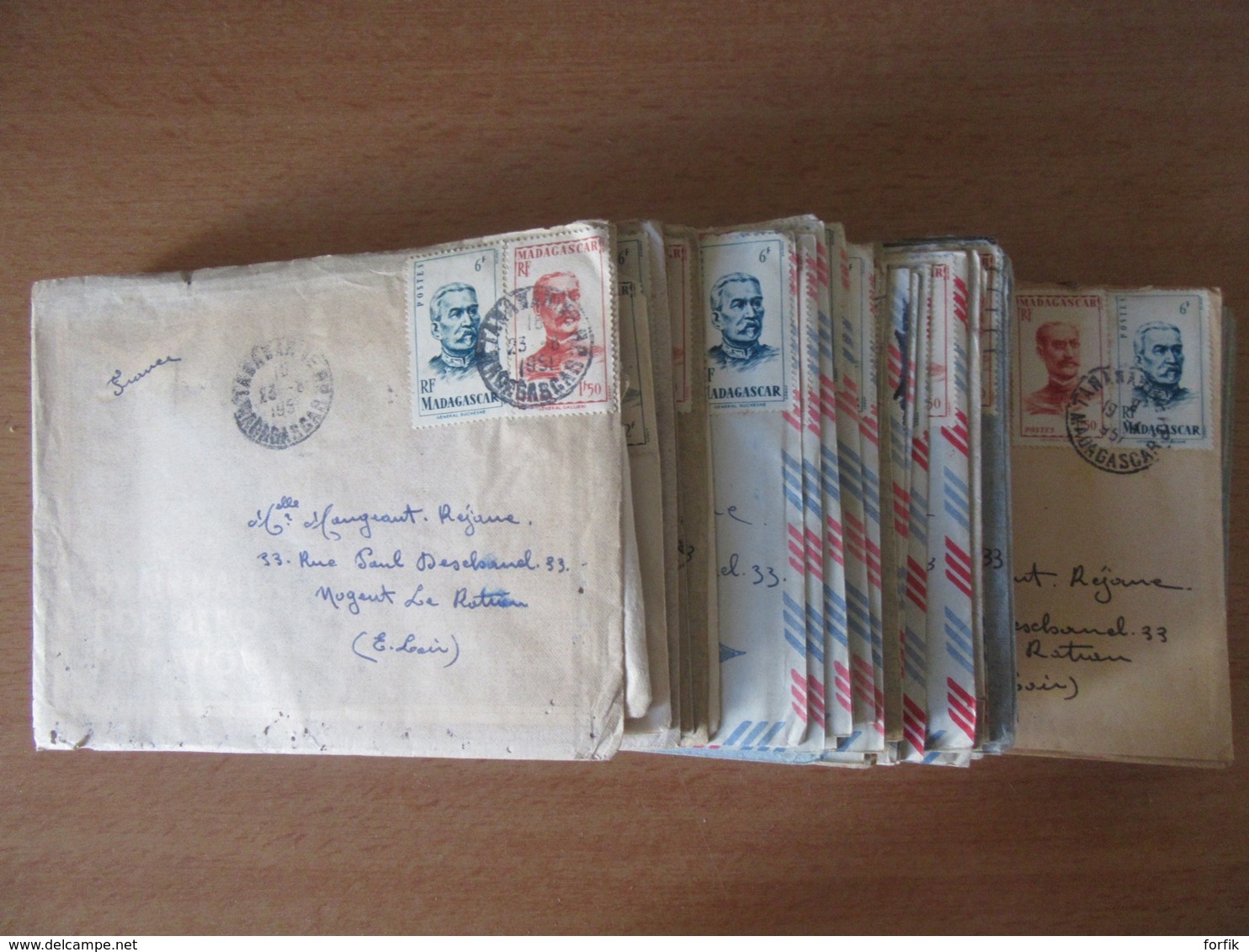 Madagascar (Tananarive) Vers France (Nogent Le Rotrou) - Importante Correspondance De 1949 (81 Enveloppes + Lettres) - Lettres & Documents