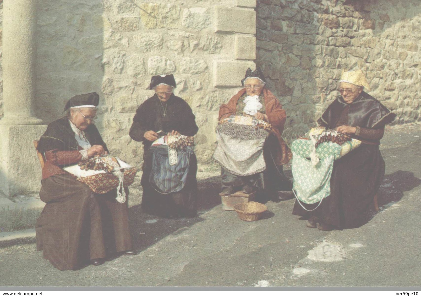 43 LE PUY-EN-VELAY COUVIGE DE DENTELLIERES - Le Puy En Velay