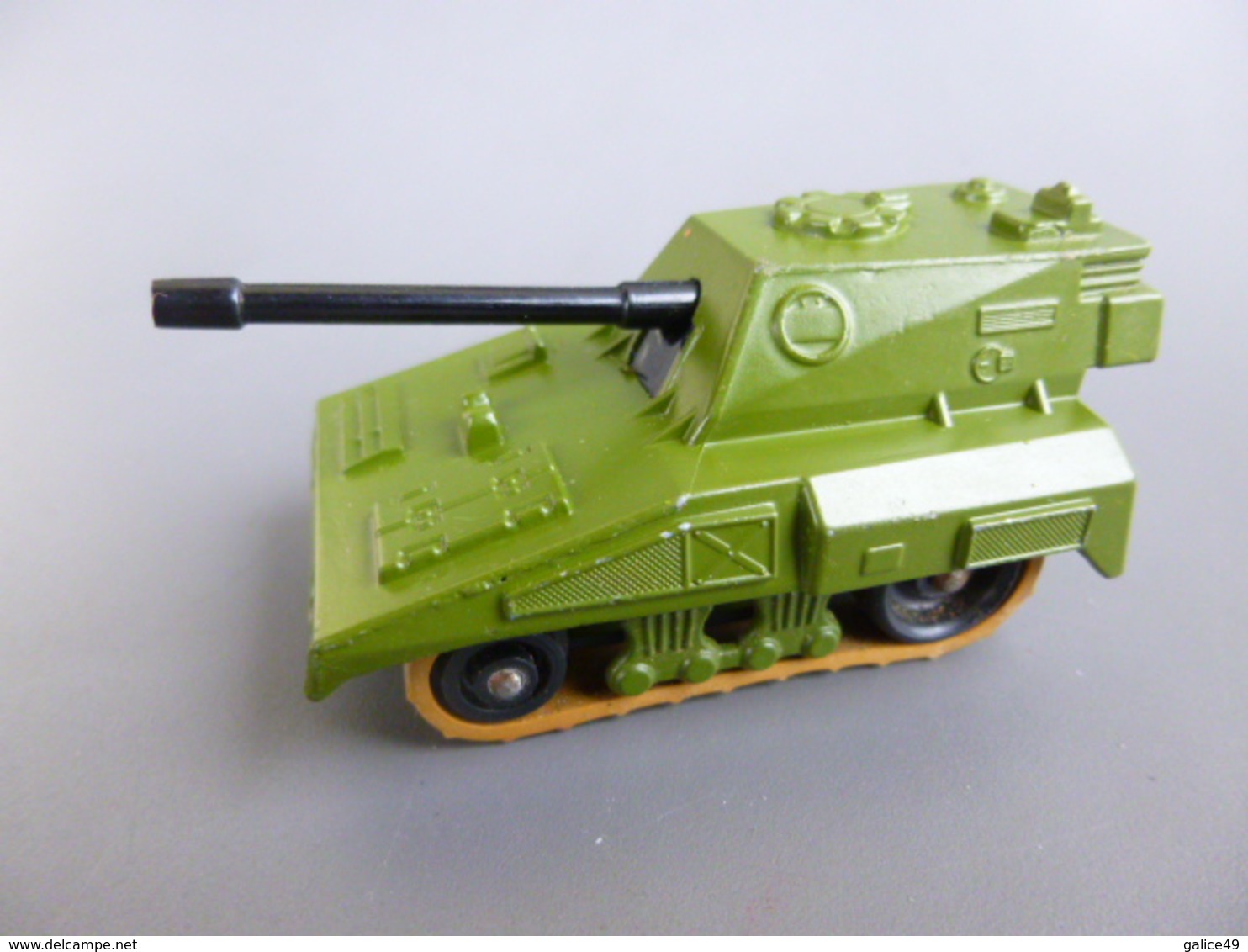 Chars  ( Tank ) Métal - Matchbox Rolamatics N° 70 - SP Gun - Made In England 1976 - Avec Chenilles Mobiles - Tanks