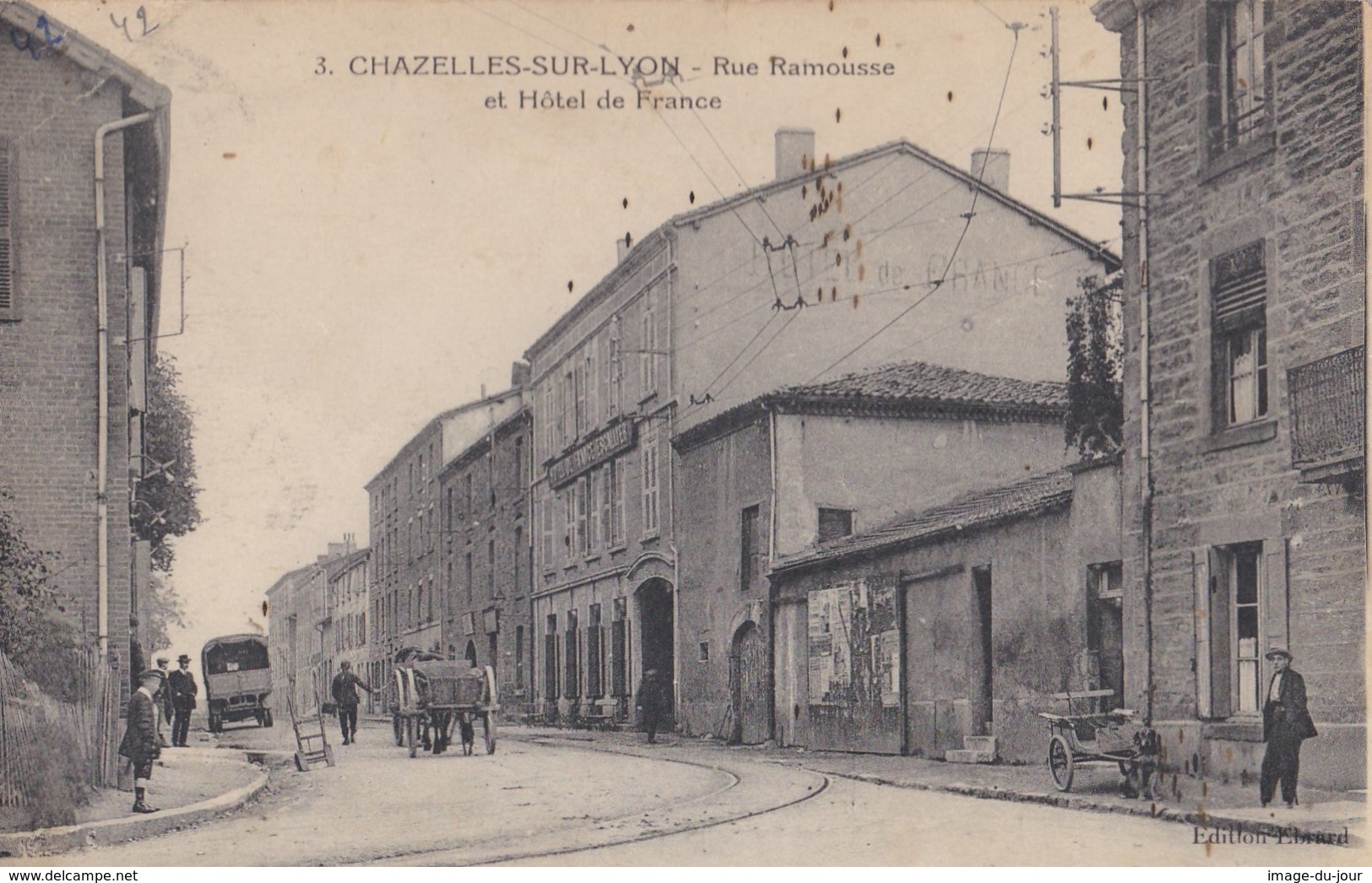 CHAZELLES SUR LYON  RUE RAMOUSSE ET HOTEL DE FRANCE ATTELAGE DE CHIEN - Otros & Sin Clasificación