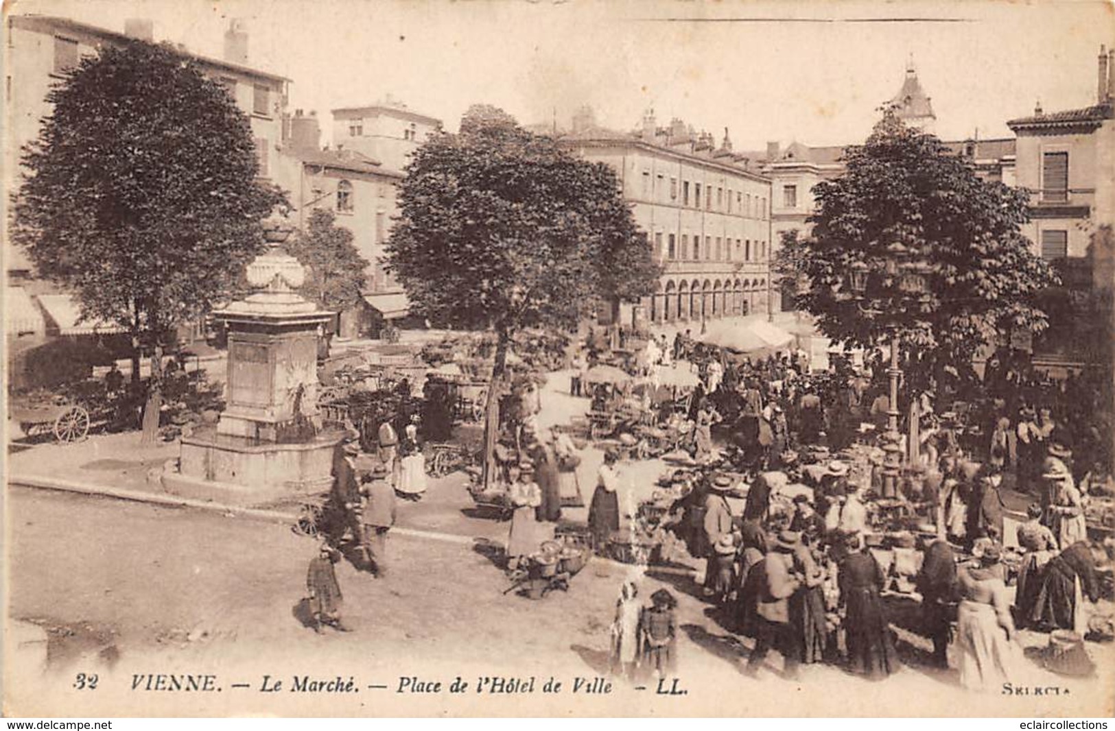 Vienne          38           Le Marché Place De L'Hôtel De Ville          (Voir Scan) - Vienne