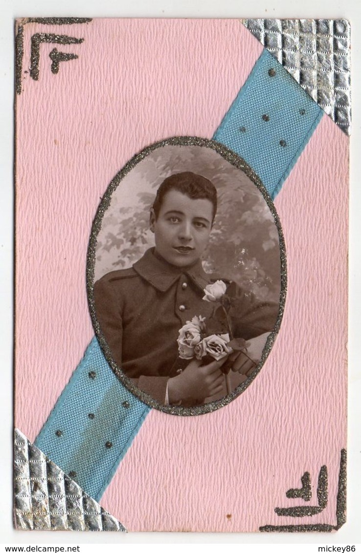 Militaria -- Portrait  De Soldat ( Très Jeune) --bande Bleu En Tissu --carte Double Confectionnée ..............à Saisir - Personaggi