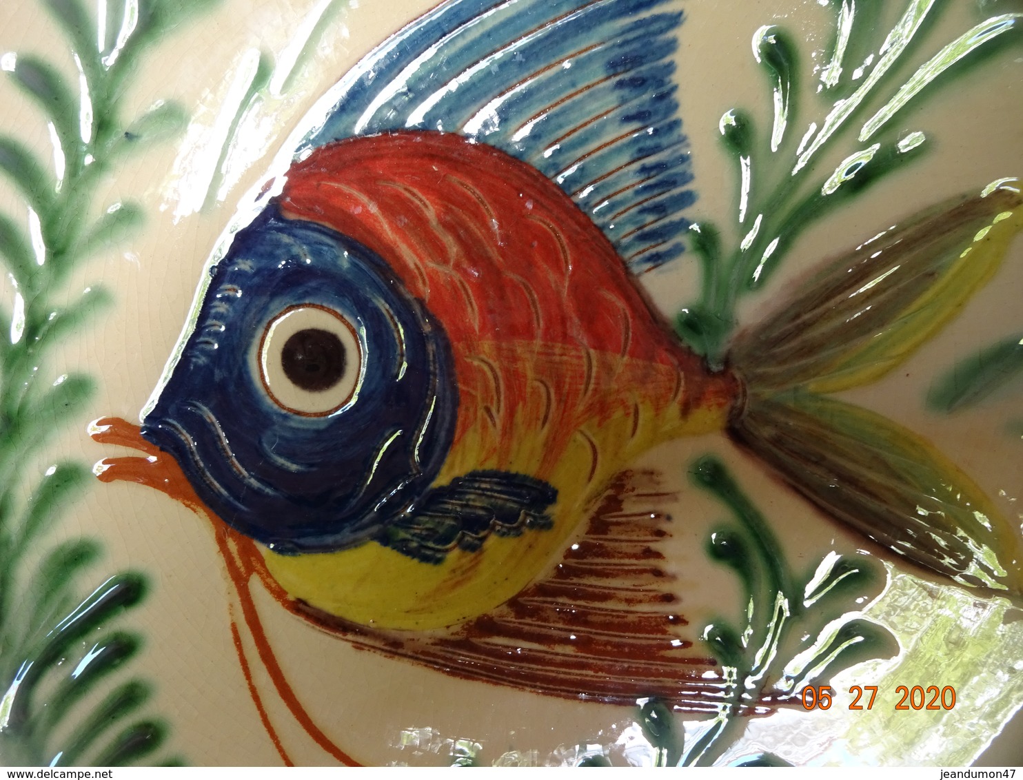 ASSIETTE MURALE POISSON . - . SIGNEE AU DOS - A IDENTIFIER. DIAMETRE 28 CMS - POIDS 1,012 KGS - Sonstige & Ohne Zuordnung