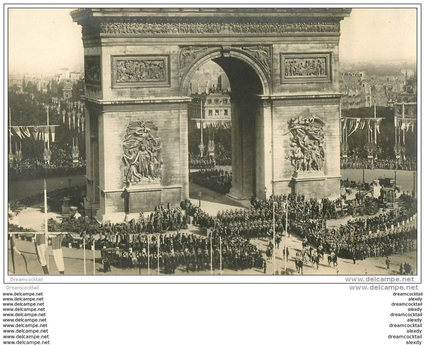 GUERRE 1914-1918. Les Troupes Sous L'Arc De Triomphe. Fêtes De La Victoire. Militaires Et Armées - Oorlog 1914-18