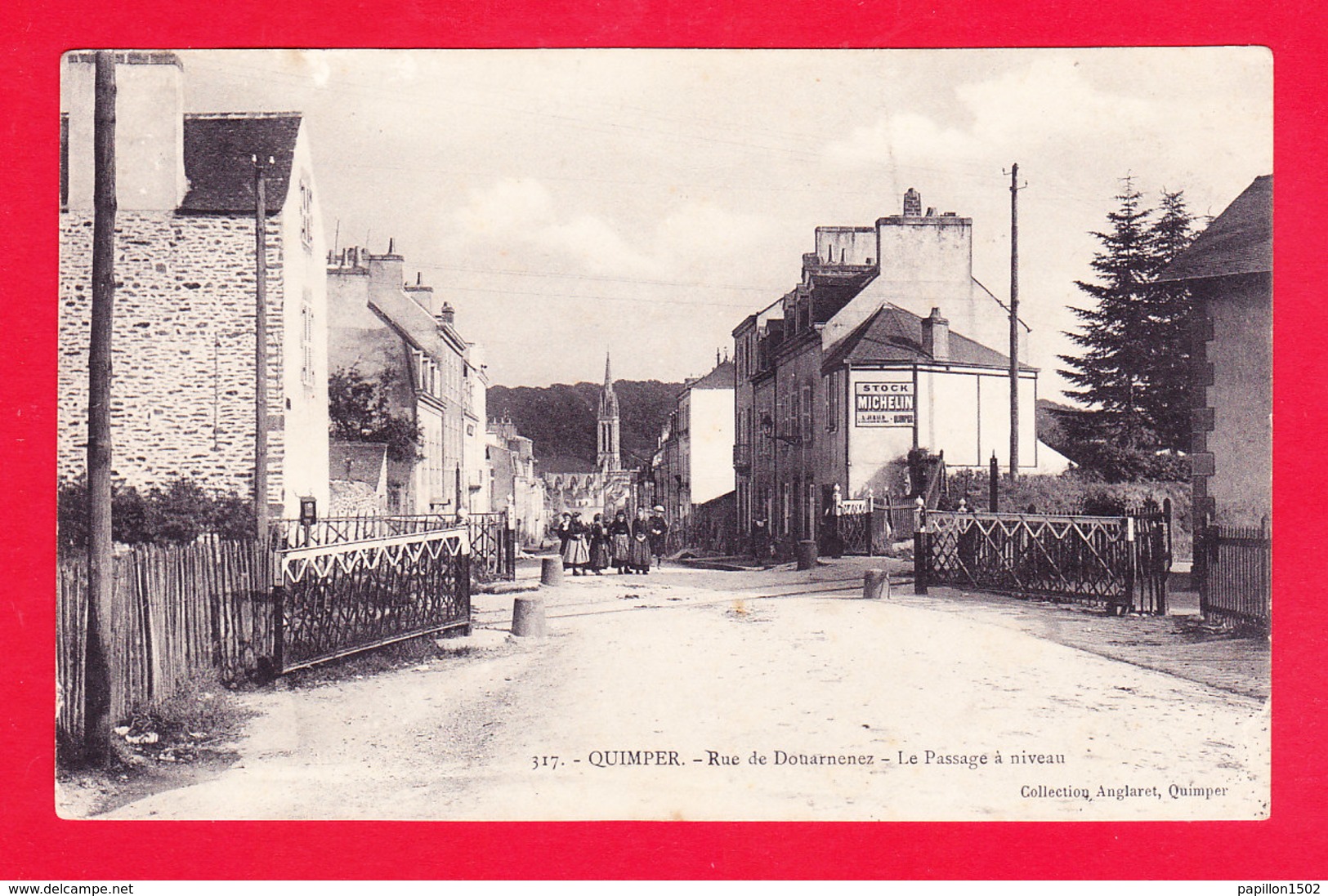 F-29-Quimper-15A68  La Rue De Douarnenez, Le Passage à Niveau, Cpa - Quimper