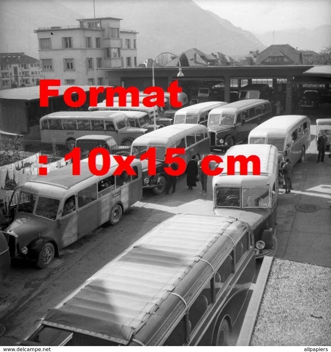 Reproduction D'une Photographie Ancienne D'un Parc De Post Bus à Sion En Suisse En 1953 - Autres & Non Classés