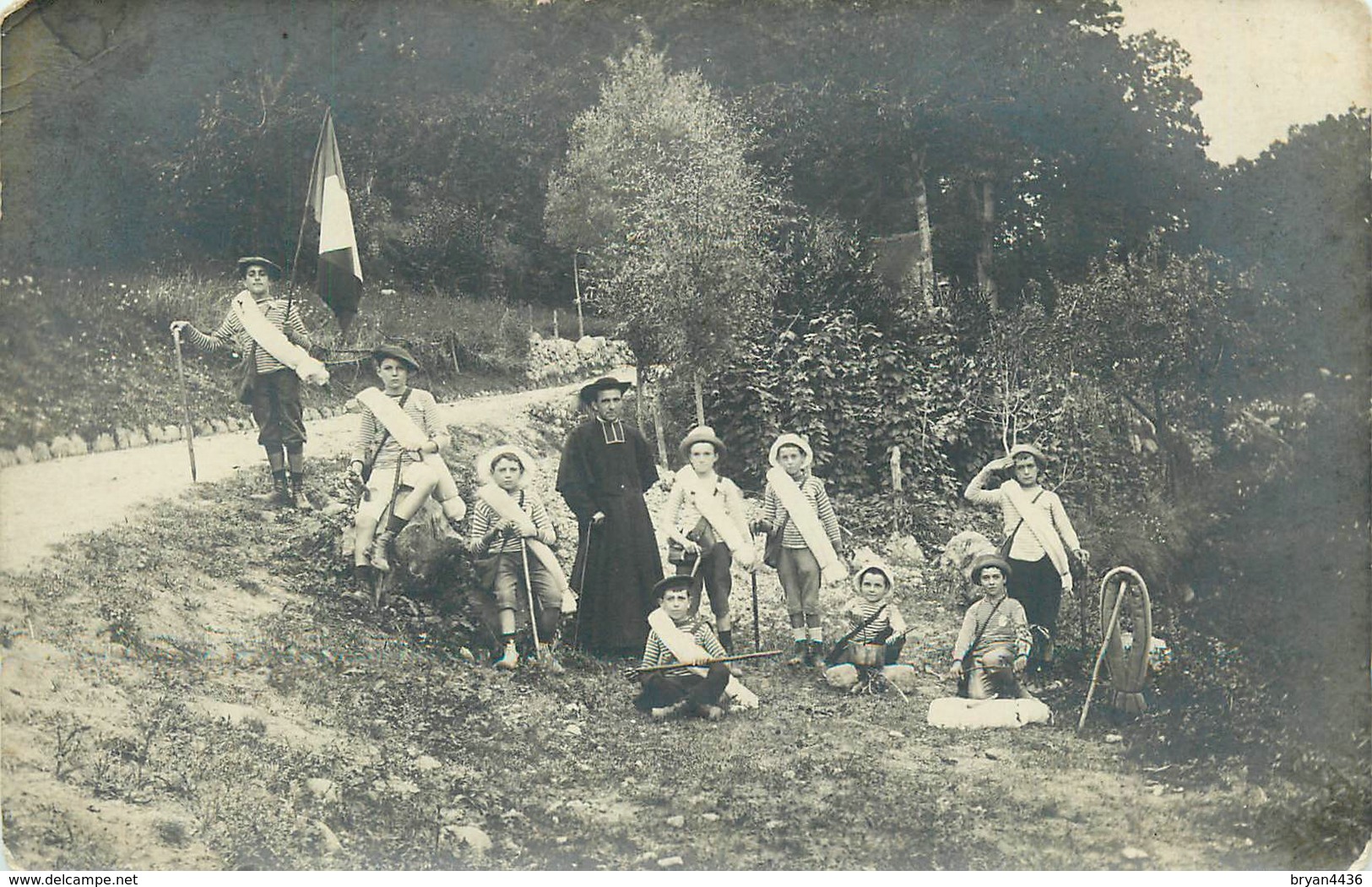 RARE CARTE PHOTO - SCOUTISME - COLONIES DE VACANCES - LOUVETAUX - PATRONNAGE - TRES BEAU PLAN - Scouting