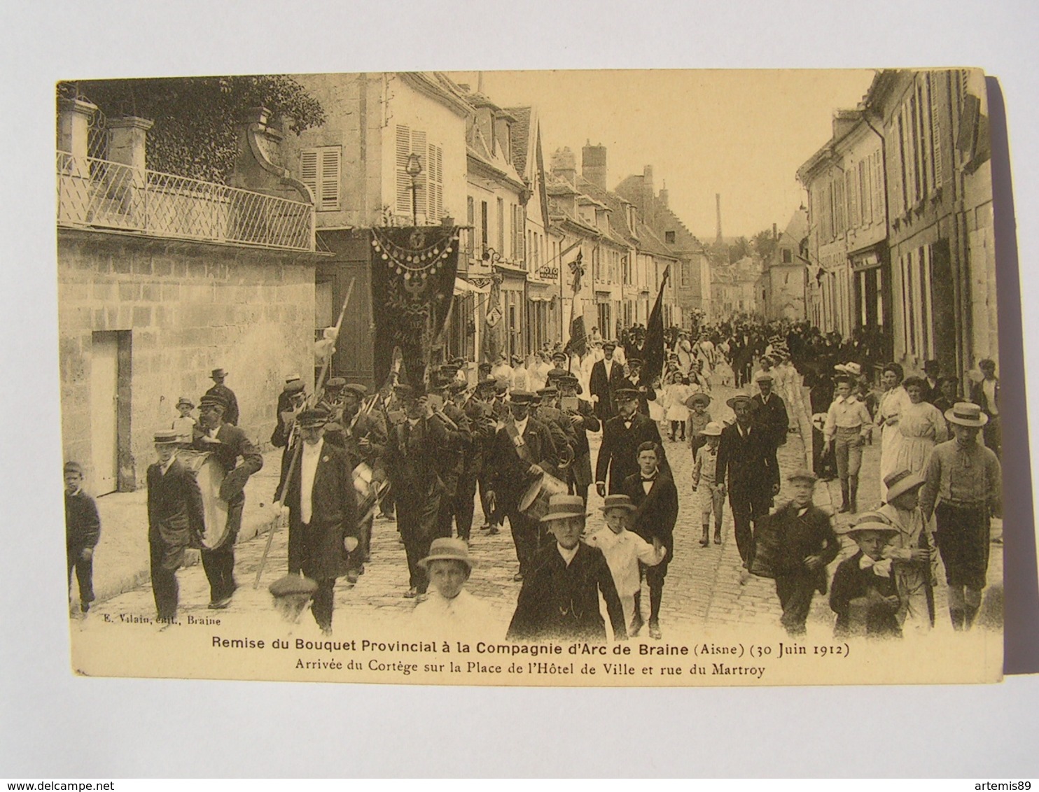 CPA 02 AISNE REMISE BOUQUET PROVINCIAL COMPAGNIE ARC DE BRAINE RECEPTION FORMATION ARRIVEE CORTEGE RUE MARTROY A 24 - Other & Unclassified