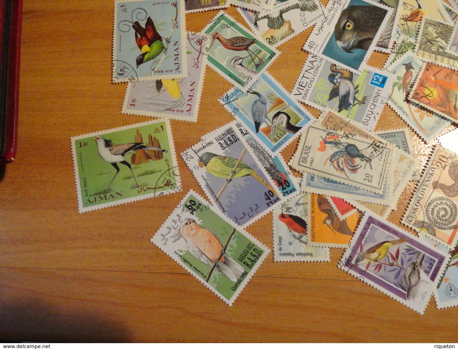 Gros lot de 620 grammes de milliers de timbres thématiques Oiseaux de tous pays - 30 scans - Des multiples - B/TB -