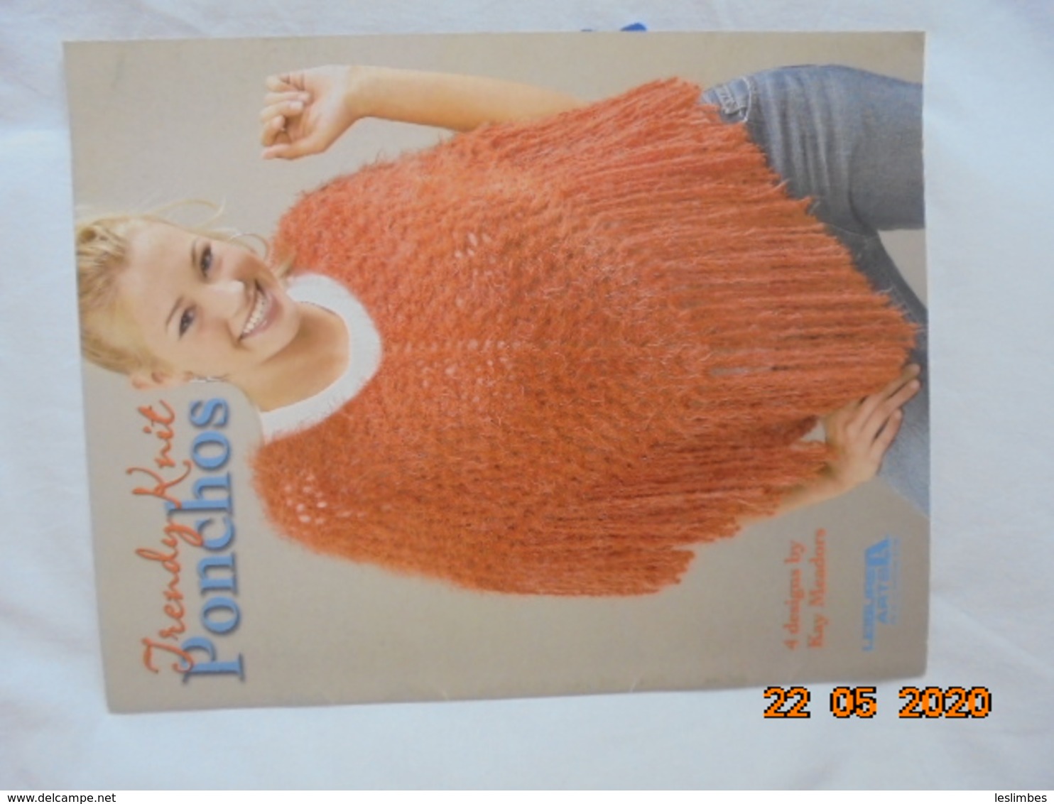 Trendy Knit Ponchos: 4 Designs. Leisure Arts Booklet 3948 By Kay Meadors -- 2004 - Crafts