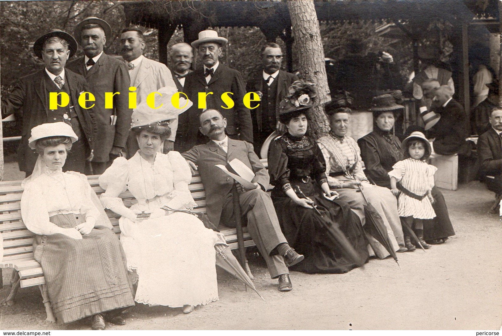 34 Lamalou Les Bains Groupe De Personnes D'Uzes  Au Parc (carte Photo) - Lamalou Les Bains