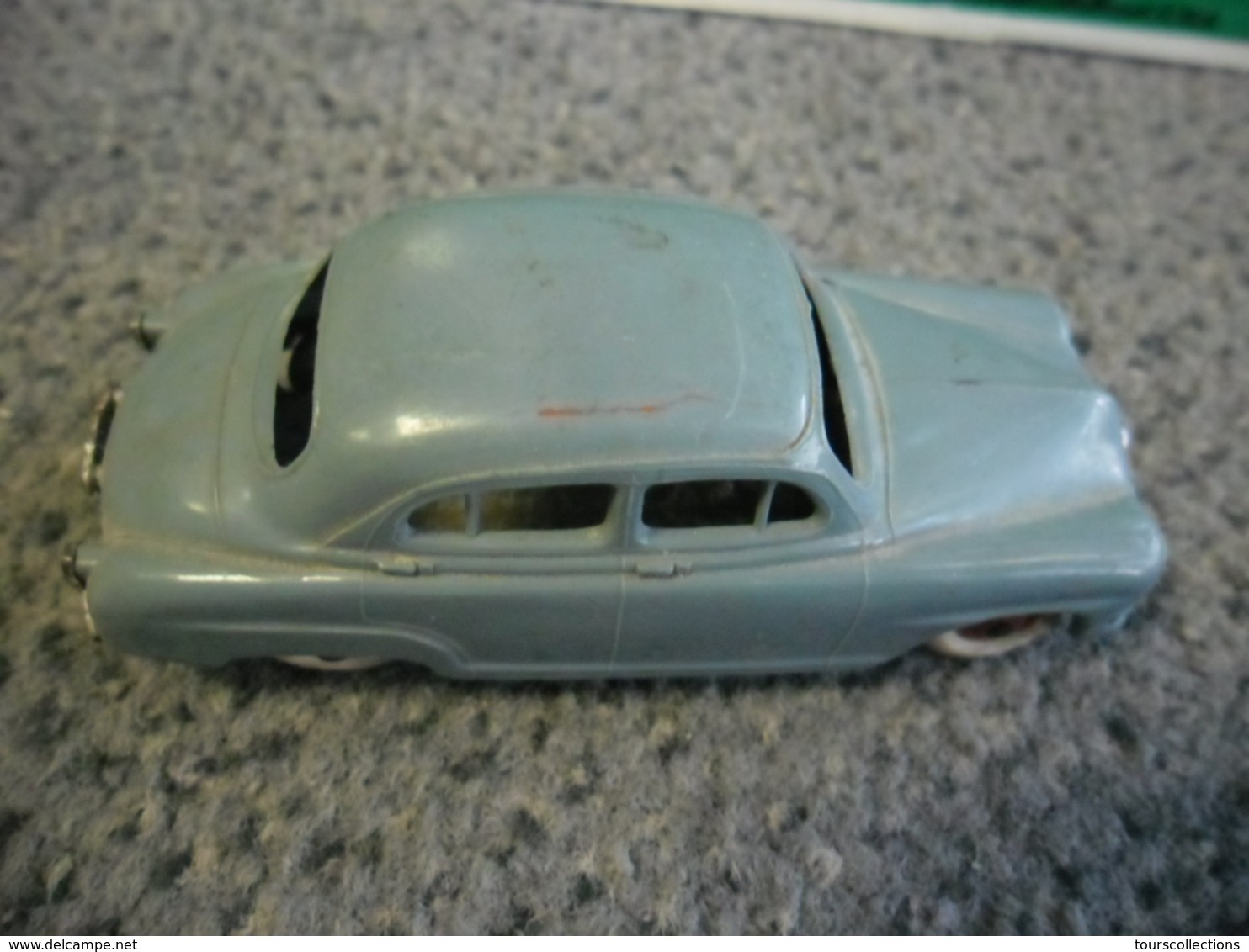 VINTAGE SIMCA 9 ARONDE NOREV 1/43 ° - ça Roule Mais Il Manque L'antenne Et Le Pare Choc Arrière - Norev