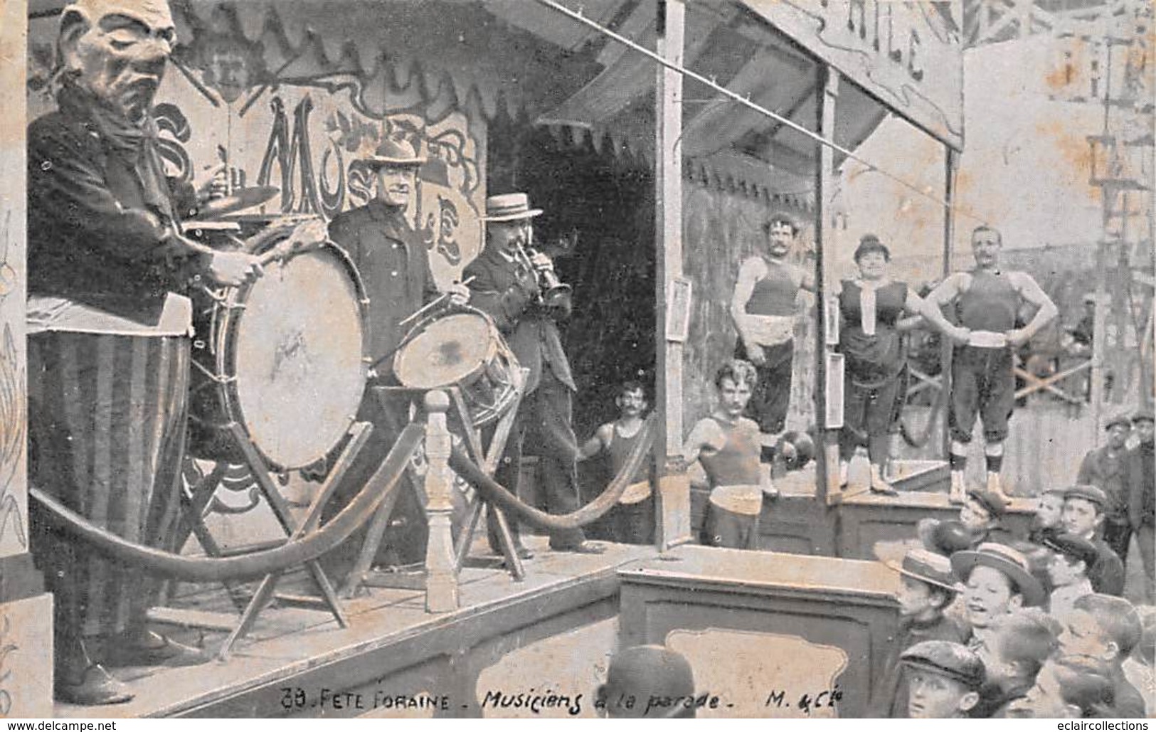 Thème: Manège - Fête Foraine :  Manège  . Musiciens à La Parade       (Voir Scan) - Autres & Non Classés