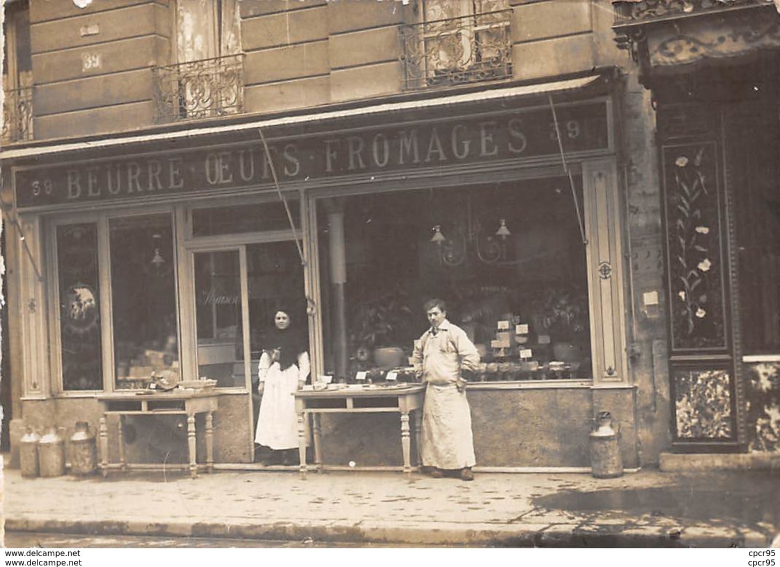 Commerce - N°67095 - Couple Devant Une Fromagerie - Carte Photo à Localiser - Shops