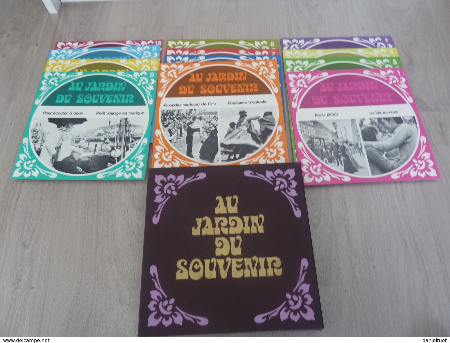 Joséphine Baker Et Maurice Chevallier  Dans Coffret De 12 Disques 33 Tours Vinyles - Au Jardin Du Souvenir - - Complete Collections