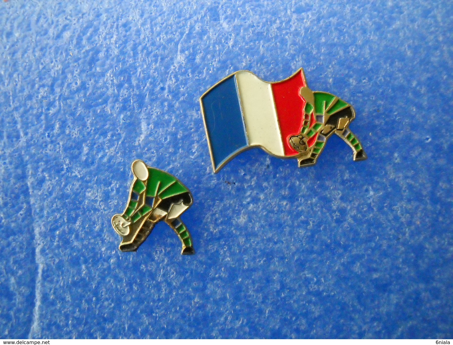 957     PINS     RUGBY Joueur Et Drapeau Tricolore - Rugby