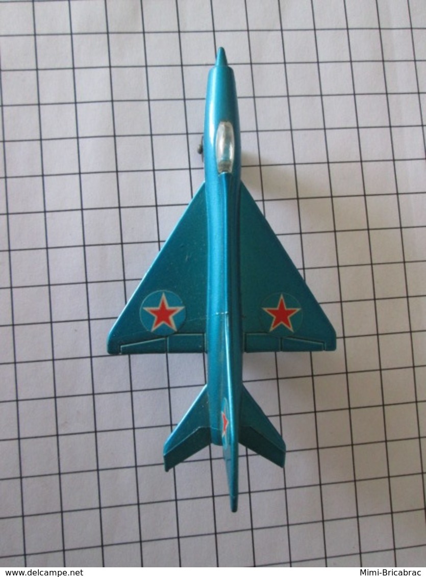 Modèle Réduit En Métal Des Années 70 : MATCHBOX MIG 21 , TB état ; Pour La Taille Voir Les Carreaux Qui Font 1 Cm - Airplanes & Helicopters