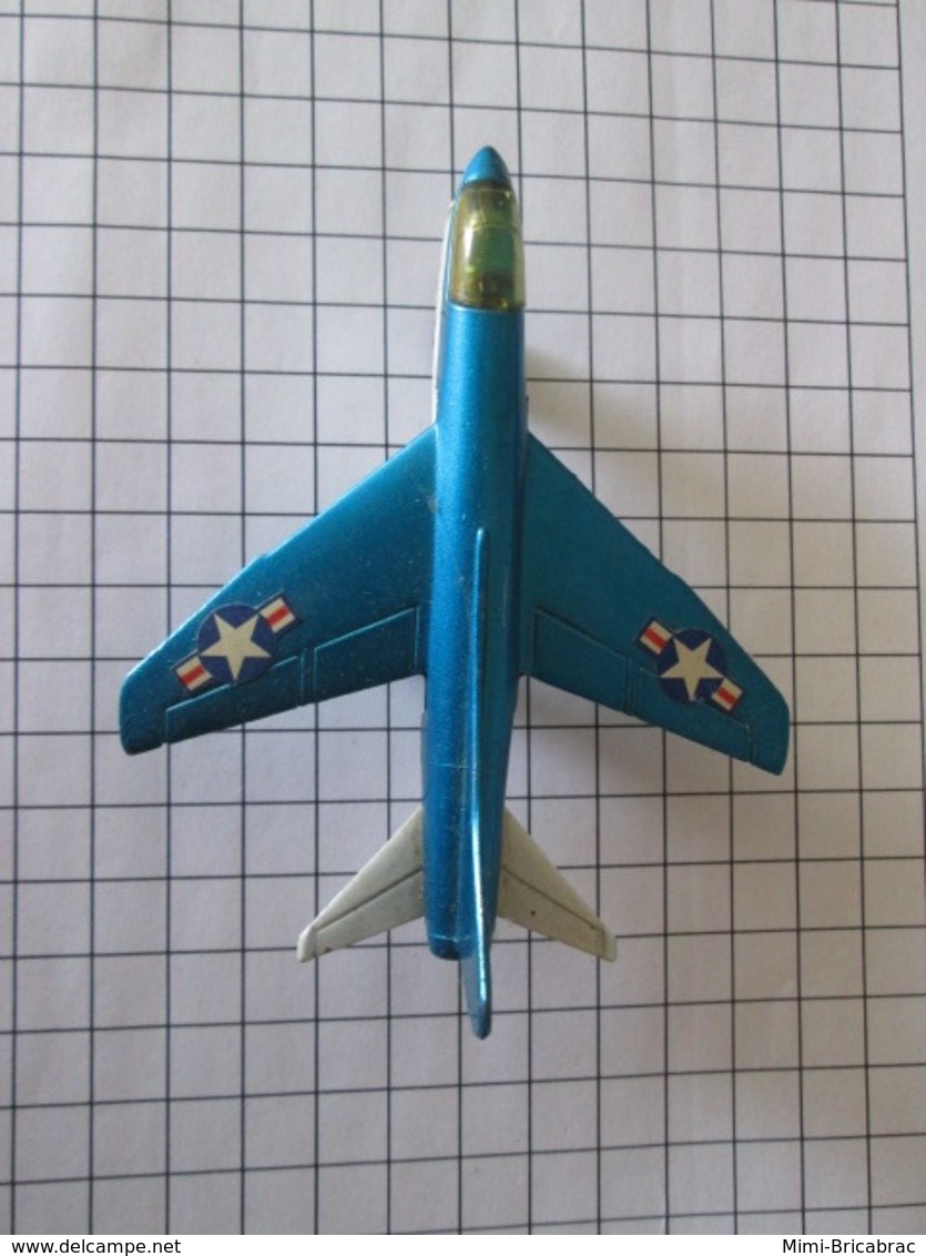 Modèle Réduit En Métal Années 70 : MATCHBOX LTV A-7 CORSAIR , TB état ; Pour La Taille Voir Les Carreaux Qui Font 1 Cm - Luchtvaart